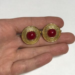 Vintage Trifari Red Cabochon Goldtone Basket Weave Round Clip Earrings